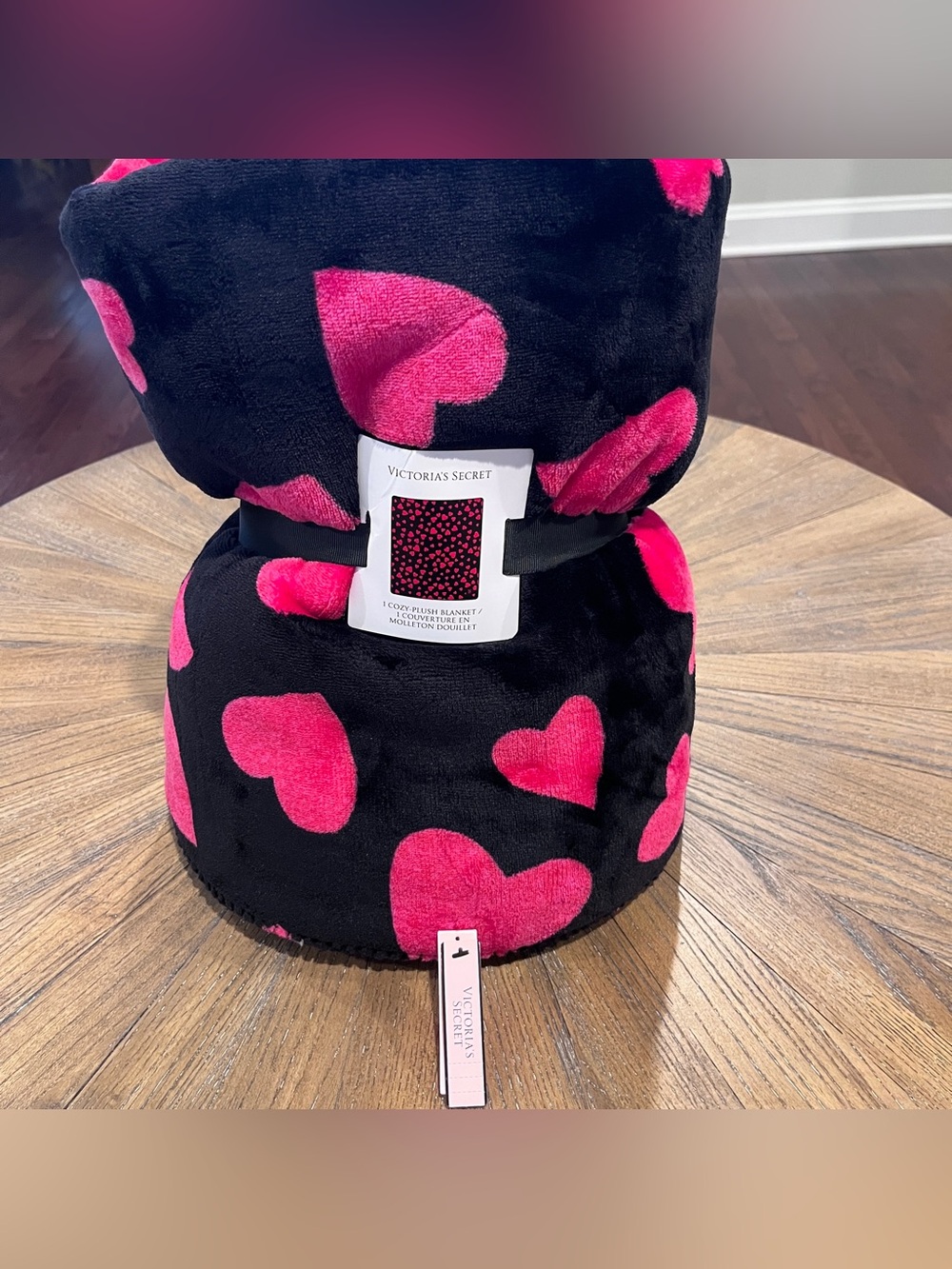 NWT VICTORIA’S SECRET BLACK & PINK HEART VALENTINES PLUSH THROW BLANKET 50”x60”
